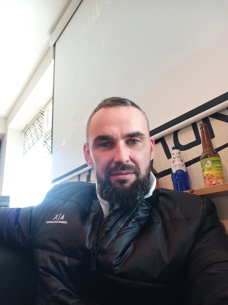  26307737  Artem, 43 ,    