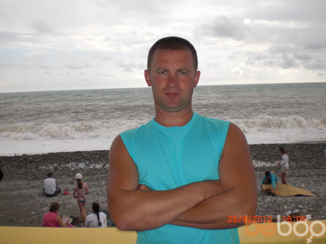  ,   Niki, 42 ,   