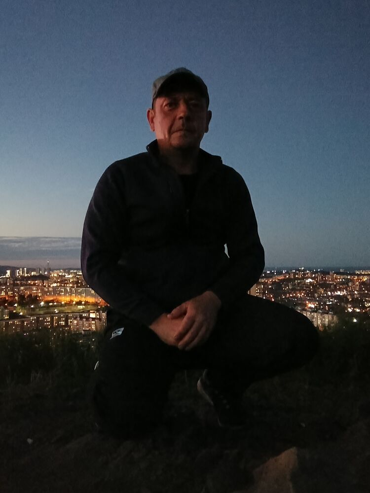  ,   Pavel, 42 ,     