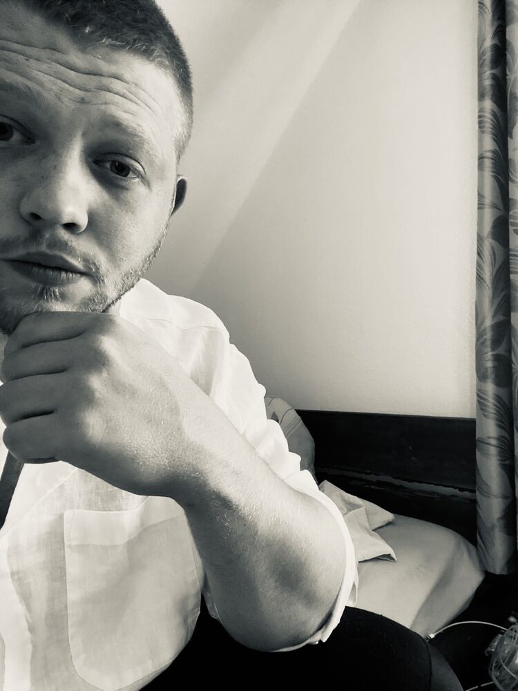  43740547  Viktor, 29 ,    Weiden
