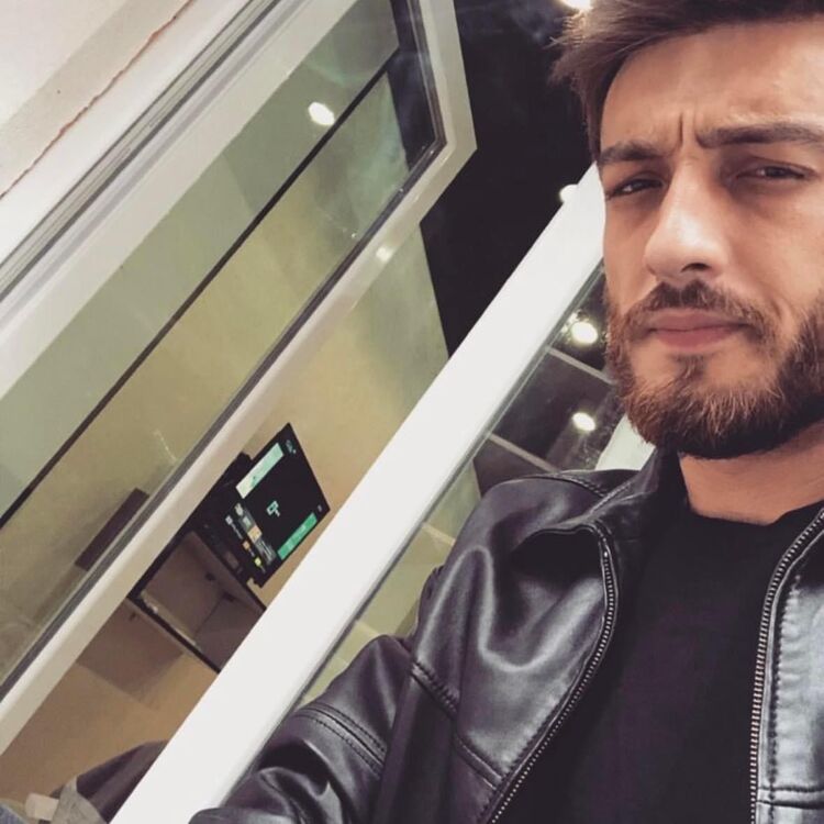  53587937  Artur, 39 ,    