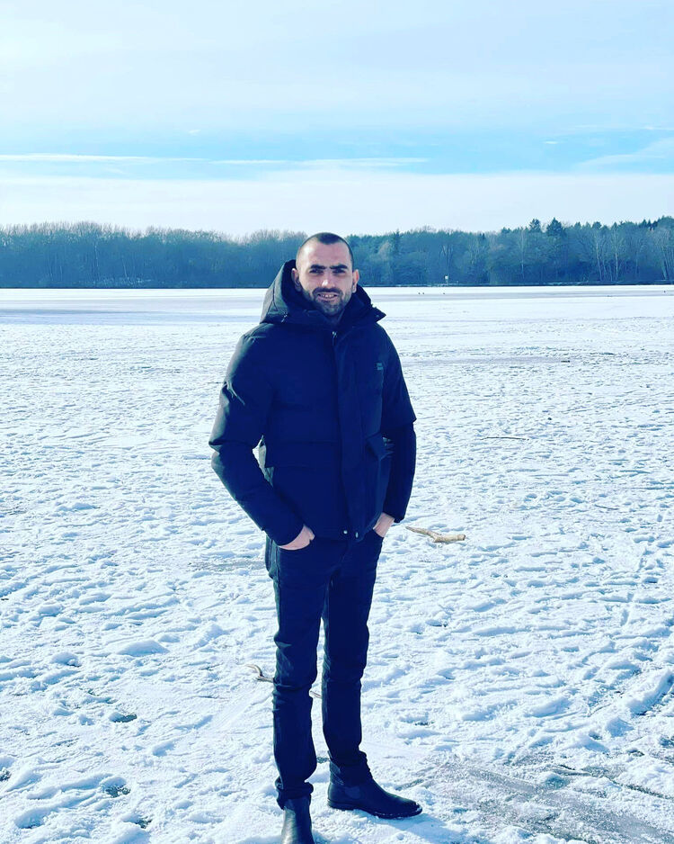 22972417  Sergiu, 33 ,    