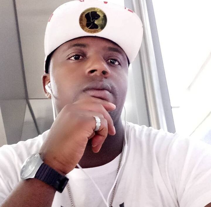  37862657  Adam, 35 ,    