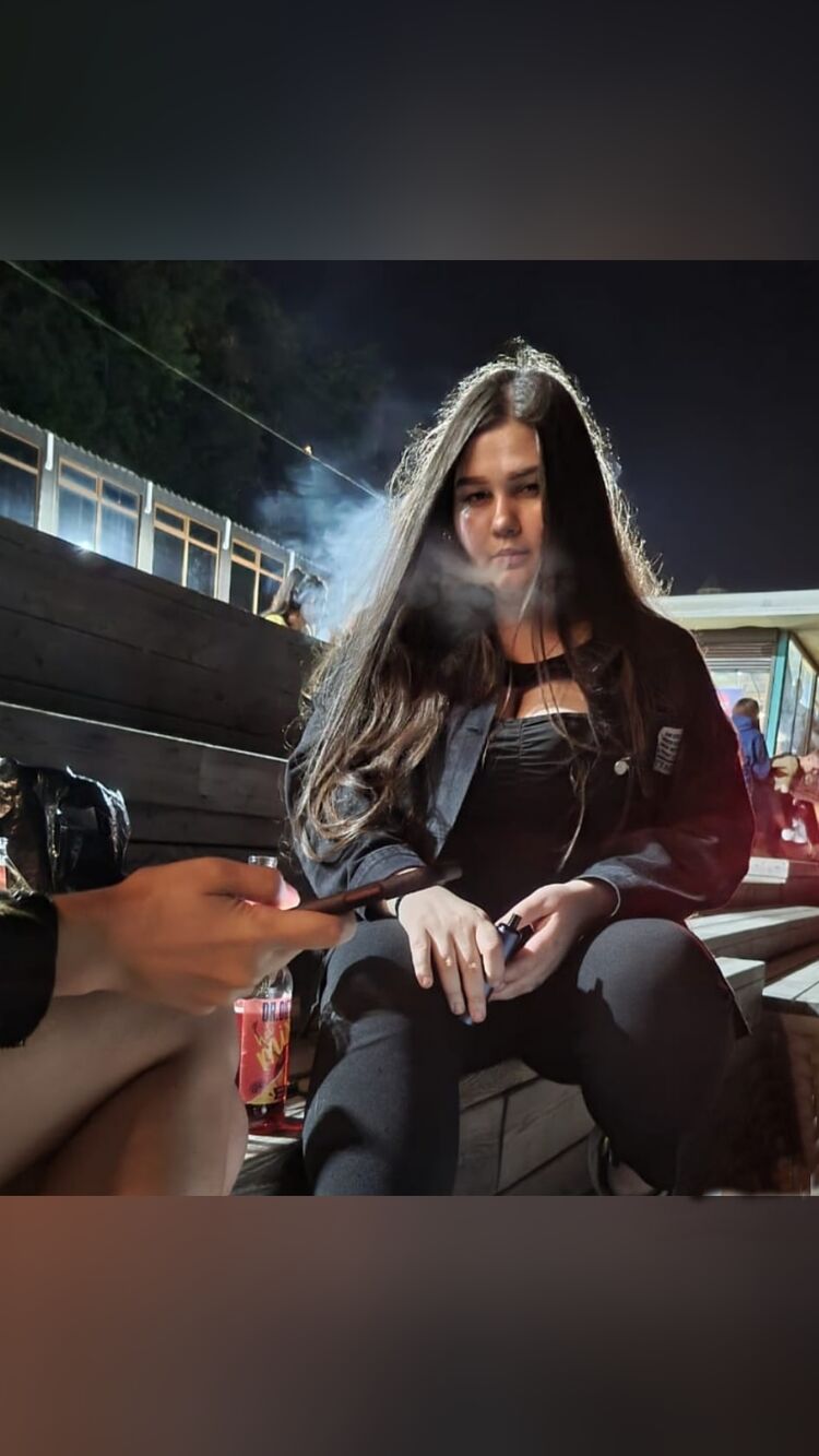  27618297  Helena, 25 ,    