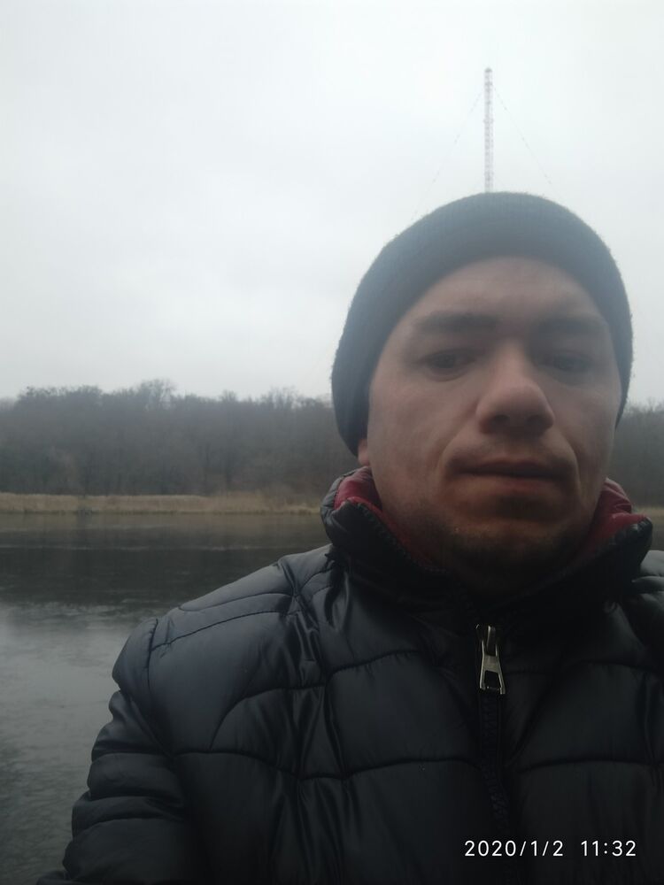  19202747  Viktor, 39 ,    