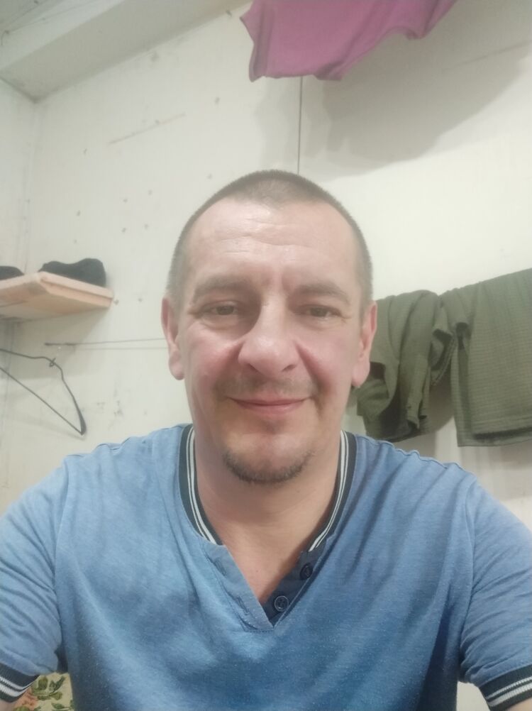  31879737  , 52 ,    