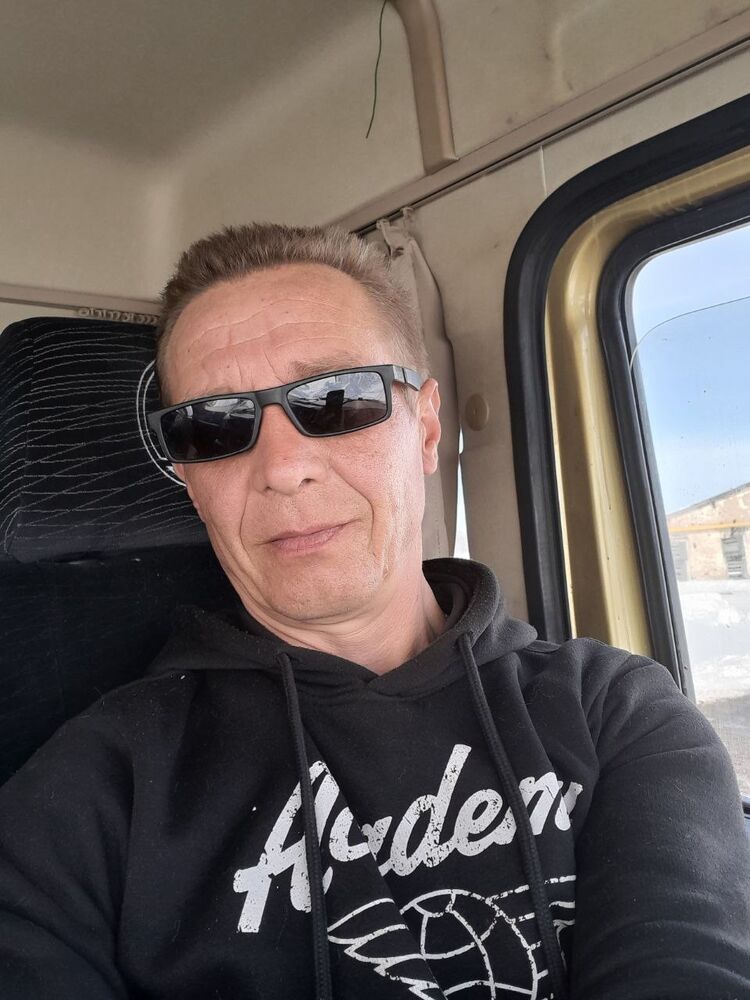  47695337  man, 45 ,    