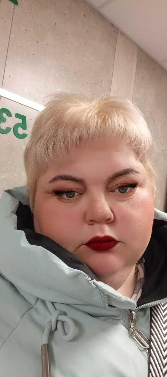  ,   Elena, 39 ,   