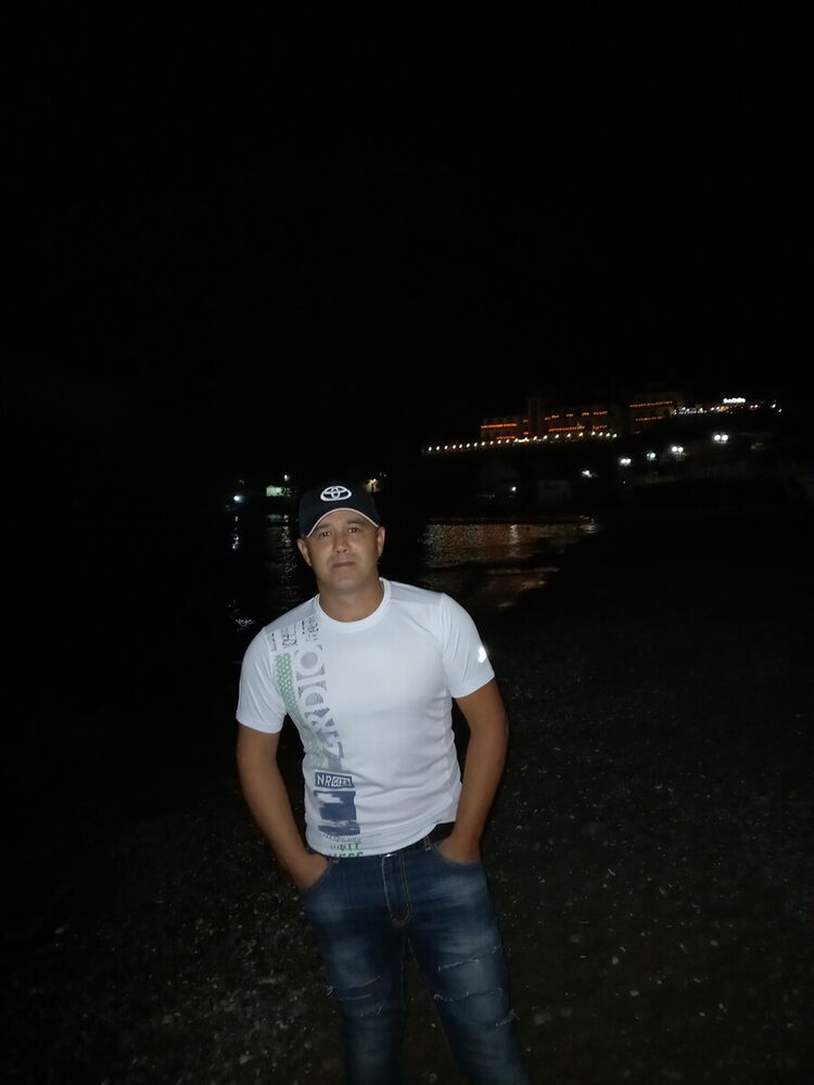  21307027  Ruslan, 43 ,    