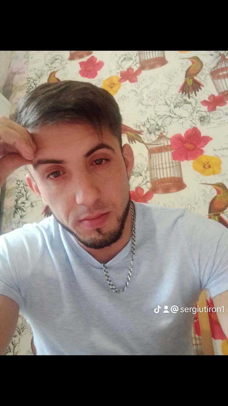  44508877  Sergiu, 32 ,    