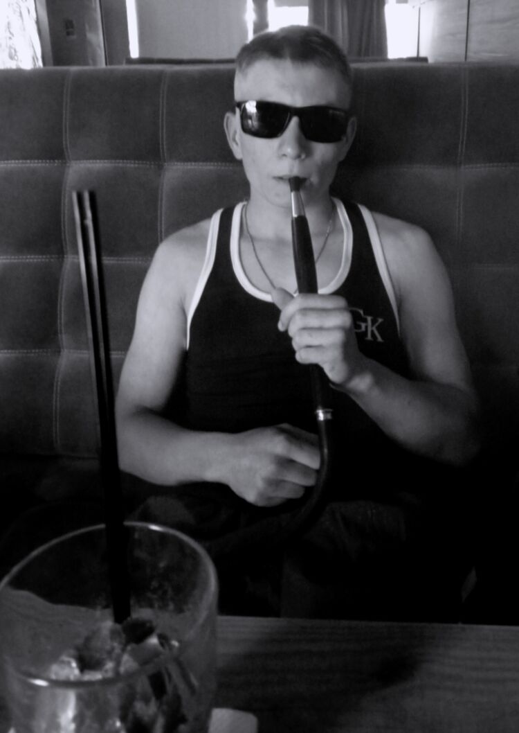  43824817  Igor, 20 ,    