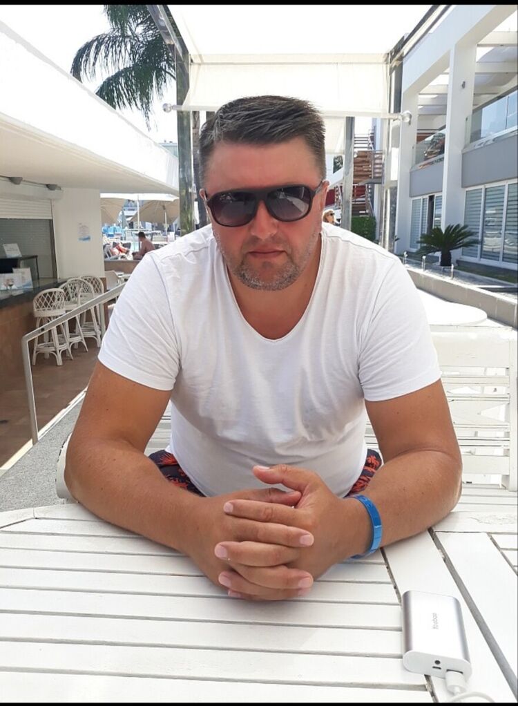  20967657  Igor, 49 ,    