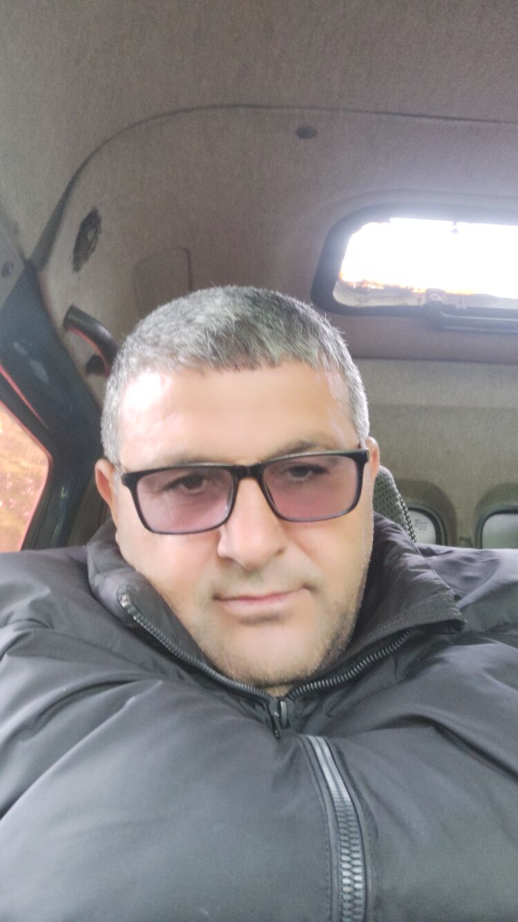  51699087  Mushegh, 47 ,    