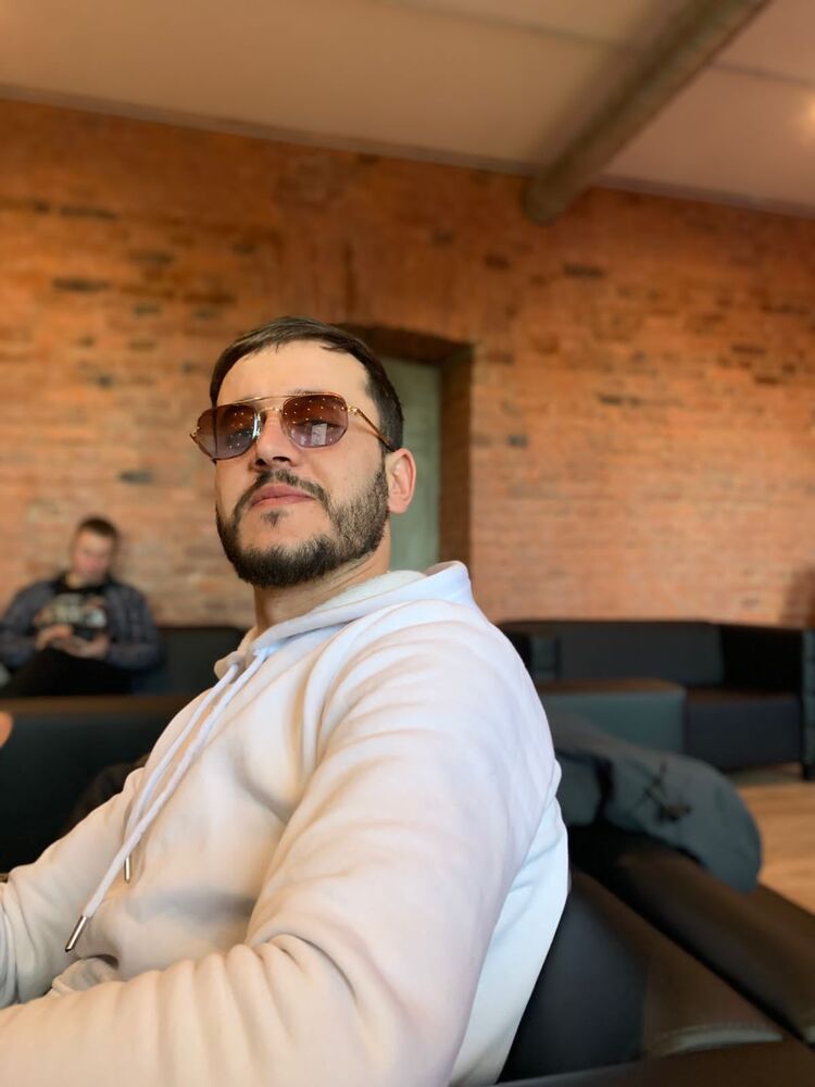  53168007  Anthony, 28 ,    