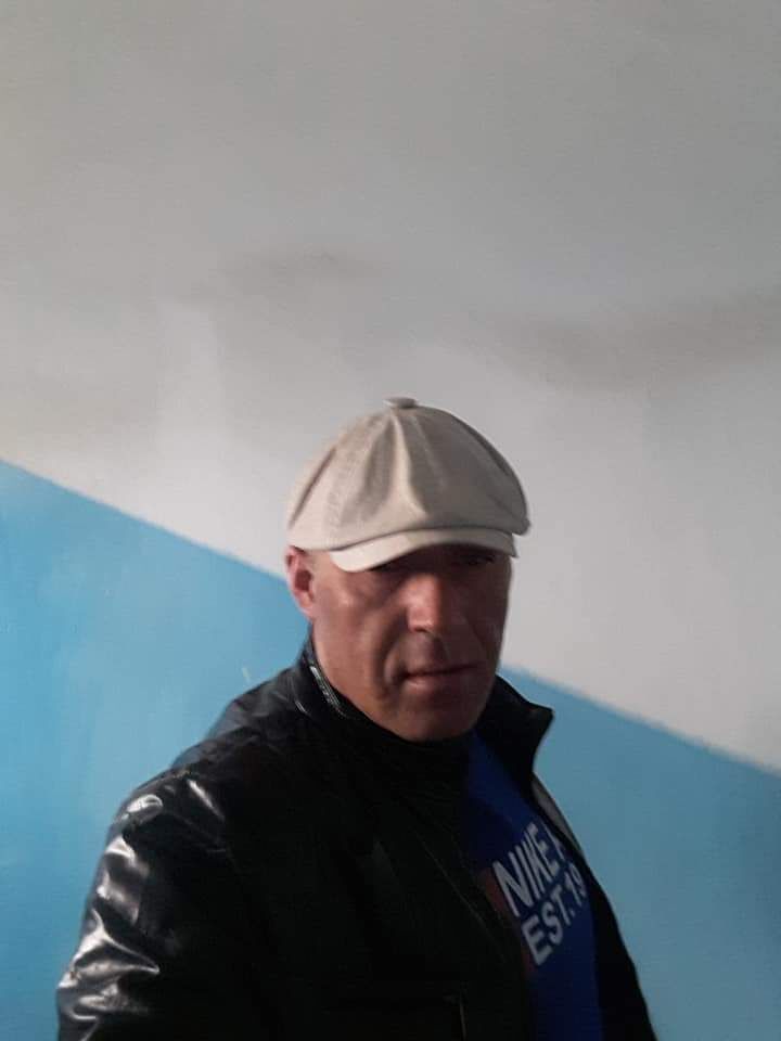  ,   Artur, 44 ,   ,   