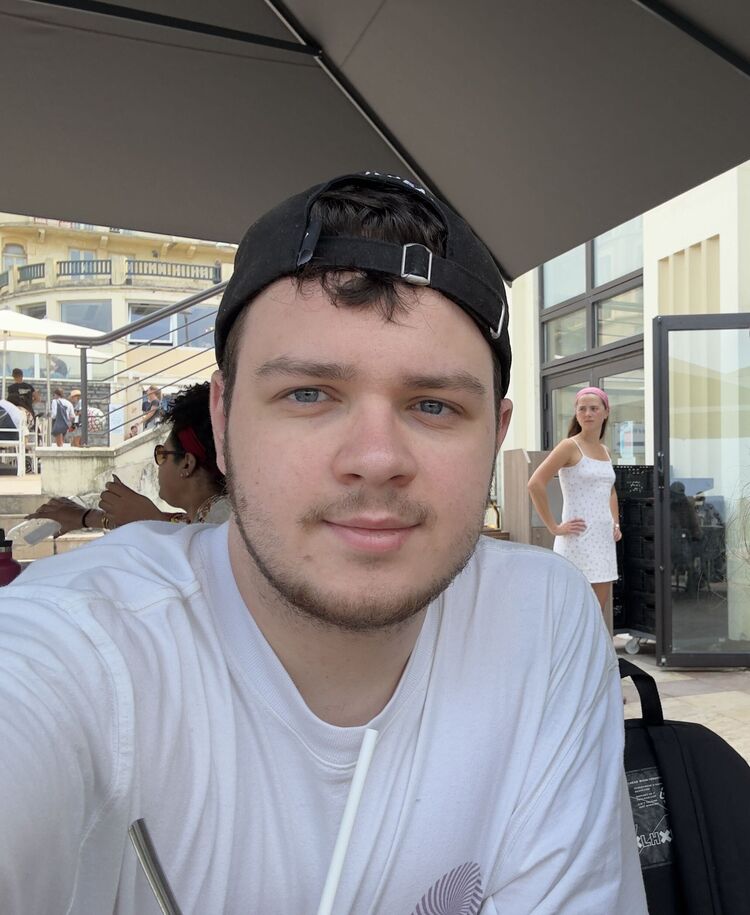  53944567  , 22 ,    -