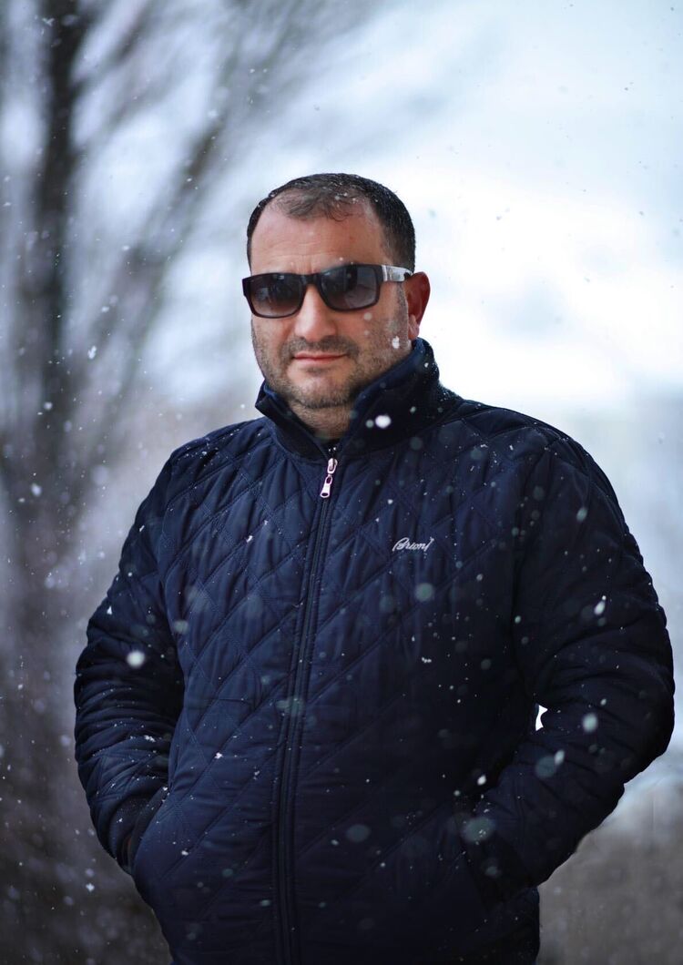  54474257  Armen, 49 ,    