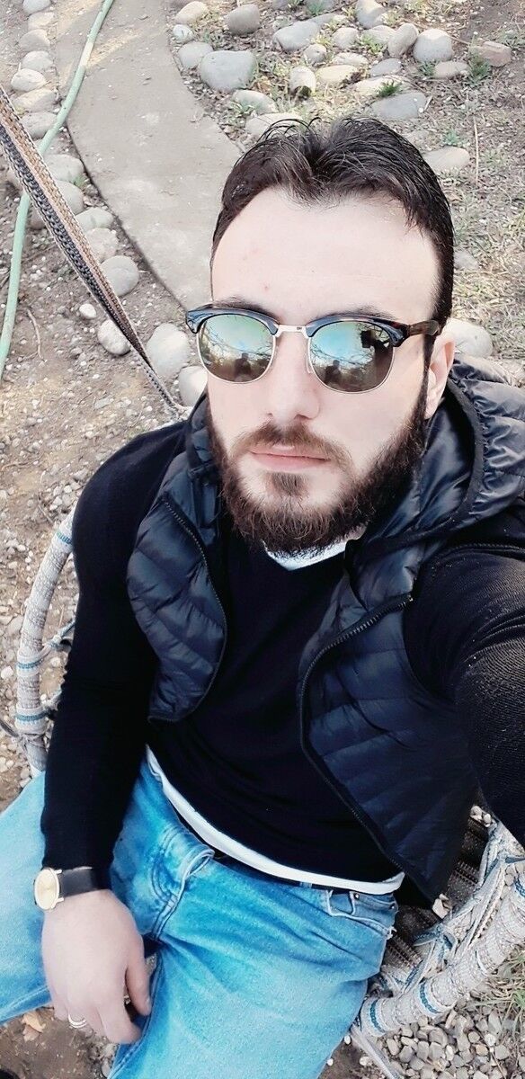  19528007  Sergi, 33 ,    