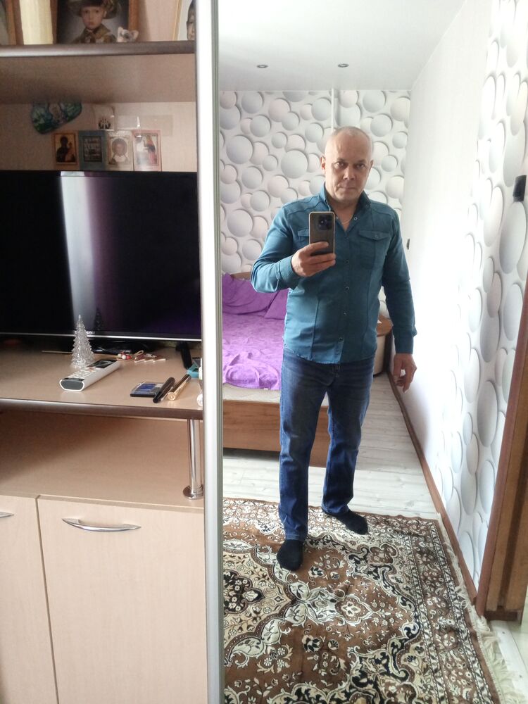  49007207  Nikolay, 49 ,    