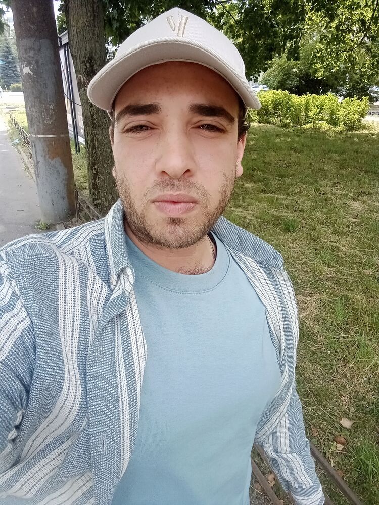  -,   Mohamed, 32 ,   ,   