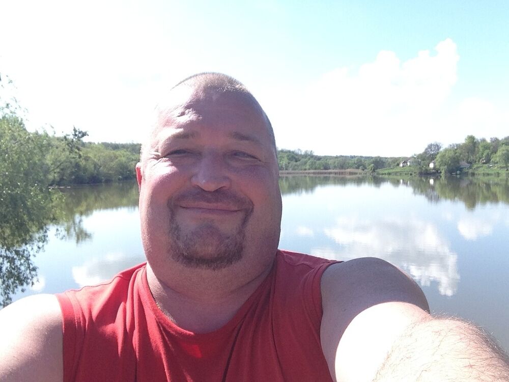  21887997  Viktor, 53 ,    