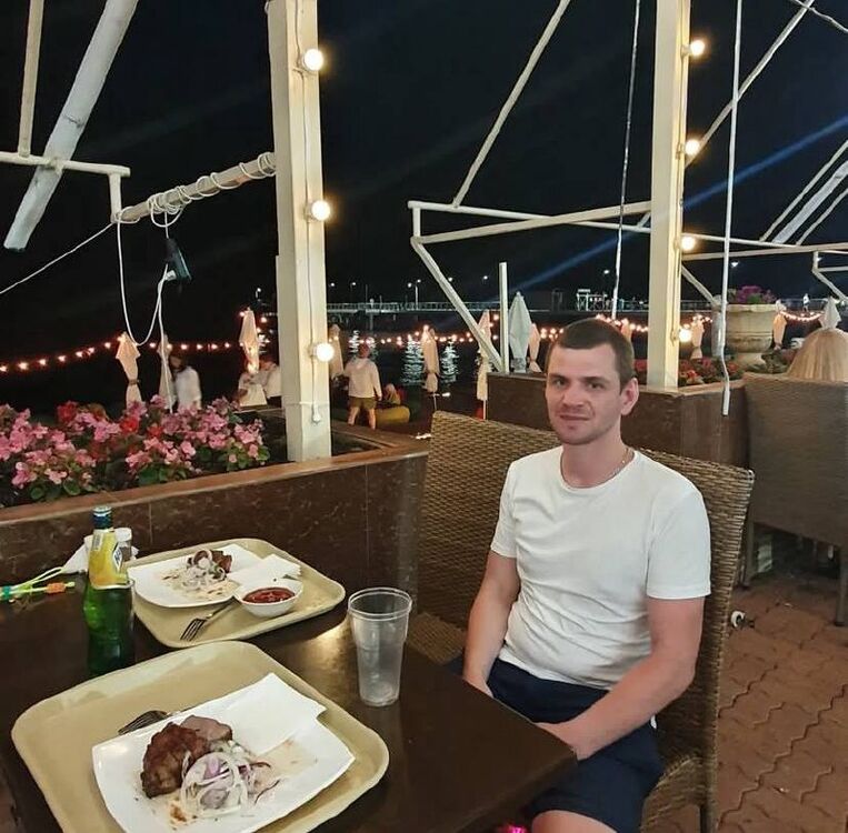  54127887  Hayk, 33 ,    