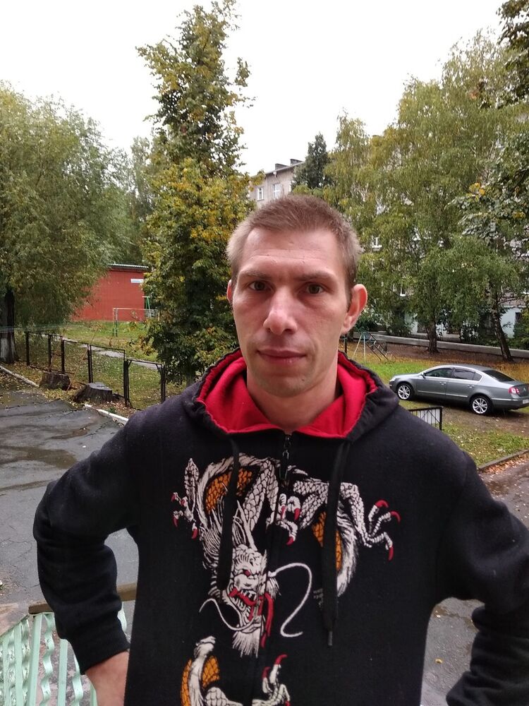  13667757  Evgenii, 42 ,    