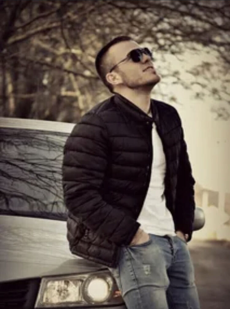  30547917  , 32 ,    