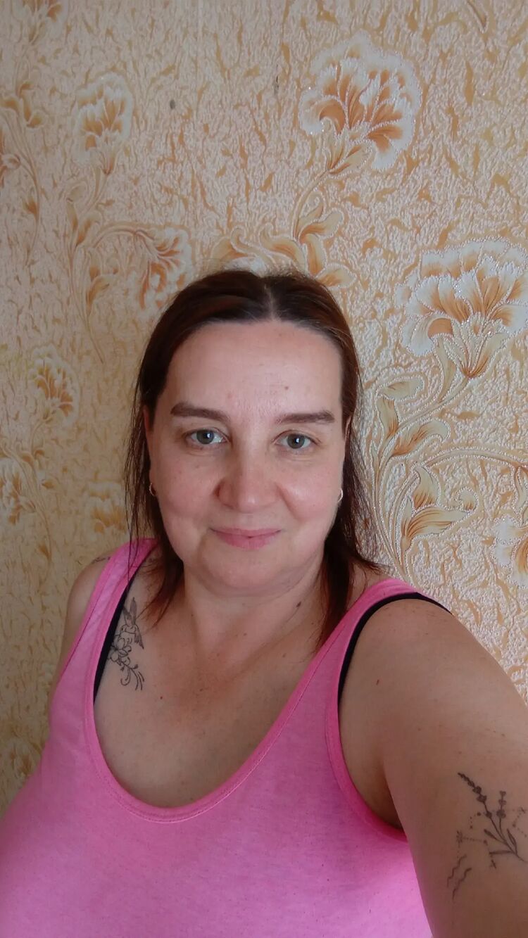  53616047  Julia, 49 ,    