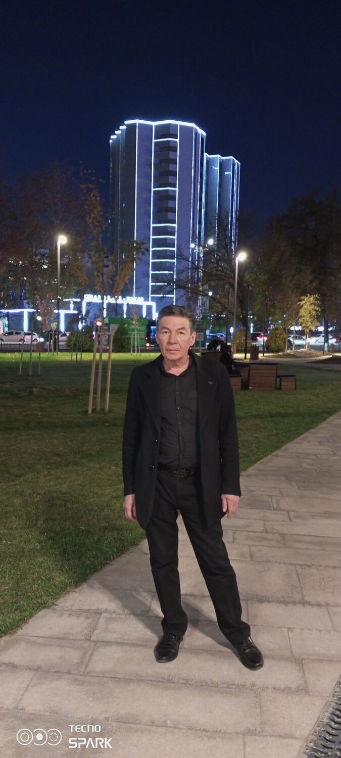  45903527  Artur, 53 ,    