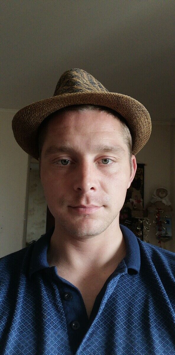  20608547  Viktor, 37 ,    -