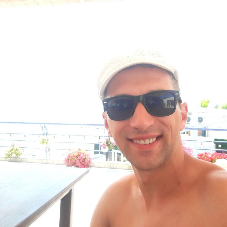  ,   Volodymyr, 33 ,   ,   , c 