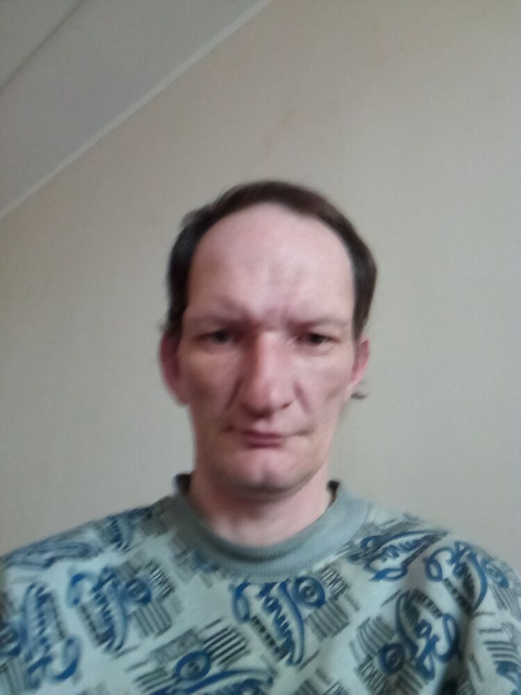  52692817  Mikhail, 44 ,    