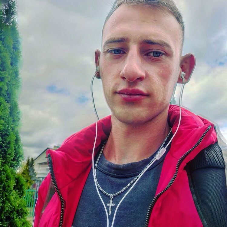  42818347  Denis, 28 ,    