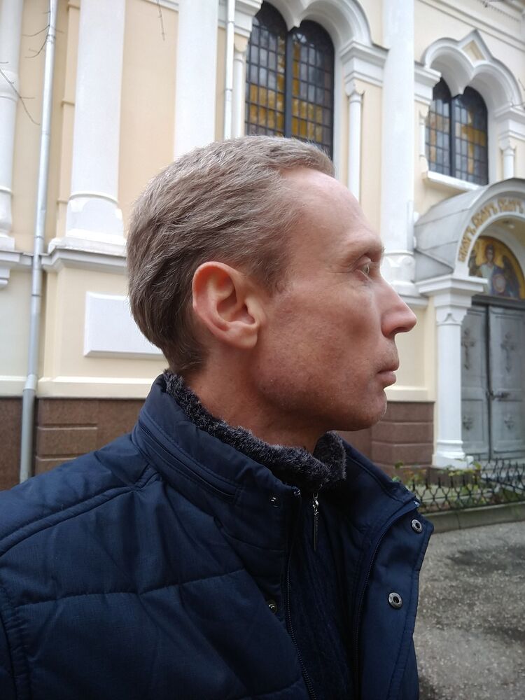  18864517  Vik, 52 ,    