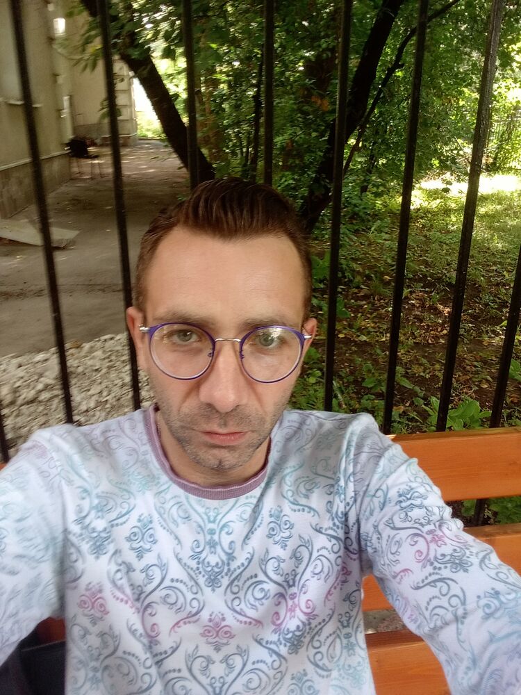  28167167  Pavel, 40 ,    