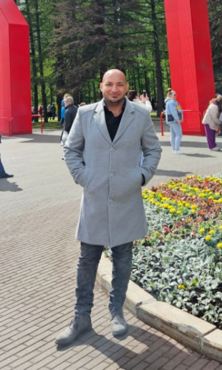  49695727  Beshoy, 32 ,    