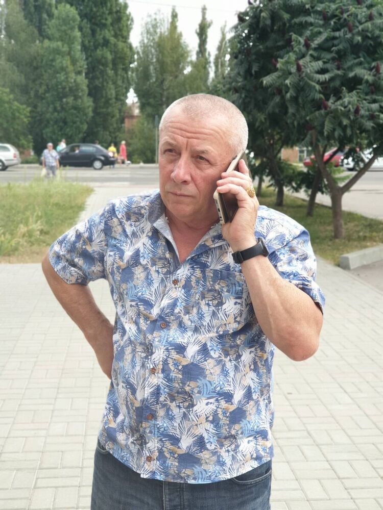  22202327  Serhiy, 64 ,    