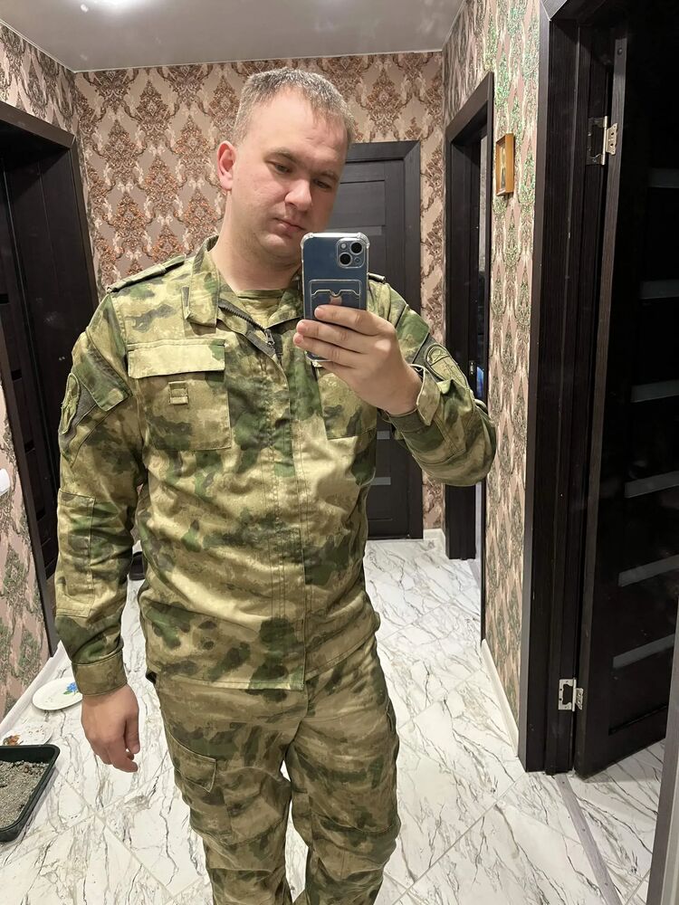  44642317  Andrei, 31 ,    