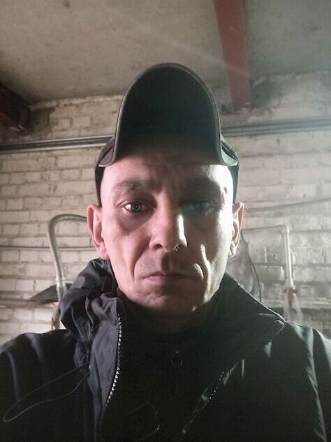  28186527  Yevhen, 47 ,    