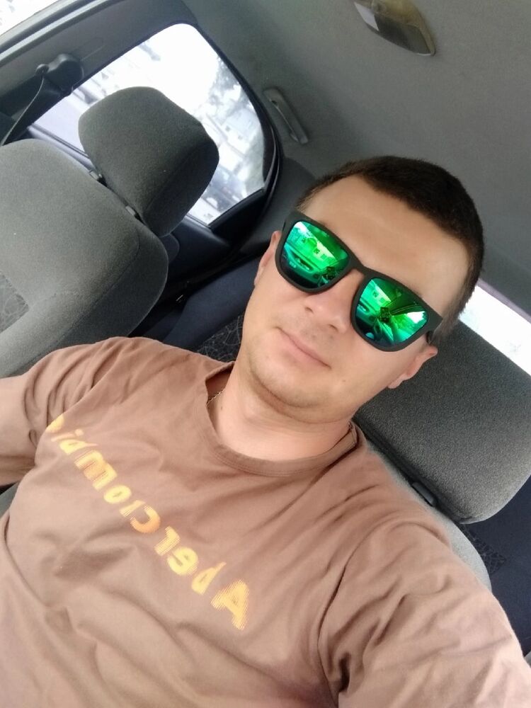  42076277  Alexander, 33 ,    