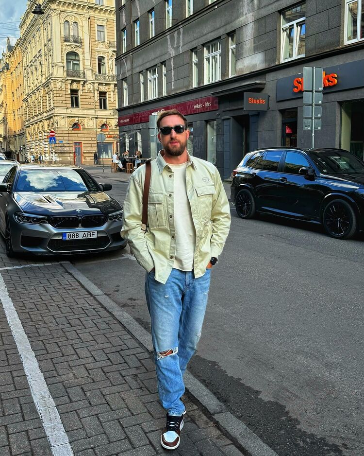  45837027  , 35 ,    