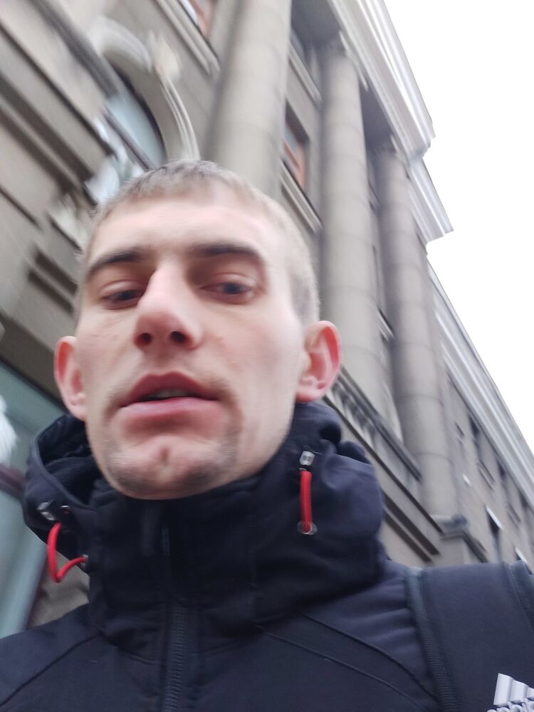  18490087  Andrii, 30 ,    