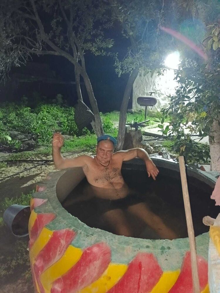  ,   Viktor, 43 ,   ,   , c , 
