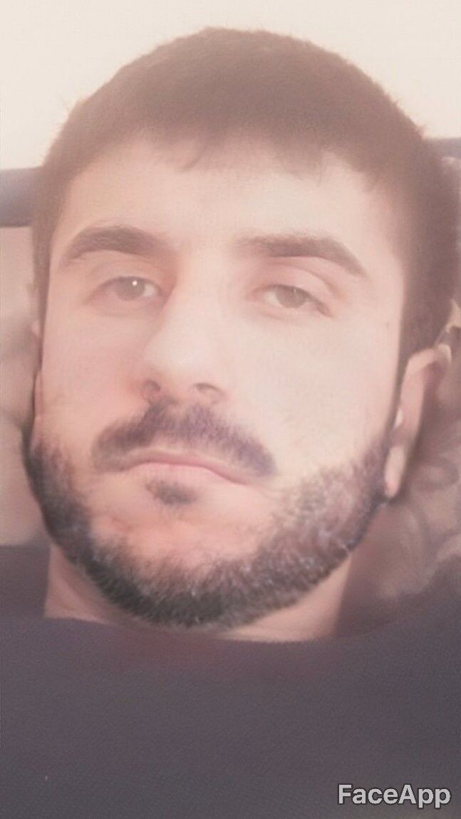  19231877  Taron, 32 ,    