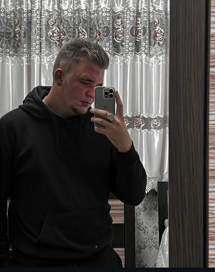  48979817  , 22 ,    