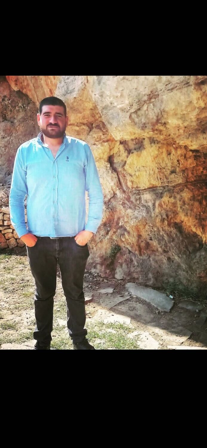  53204537  Vahe, 24 ,    