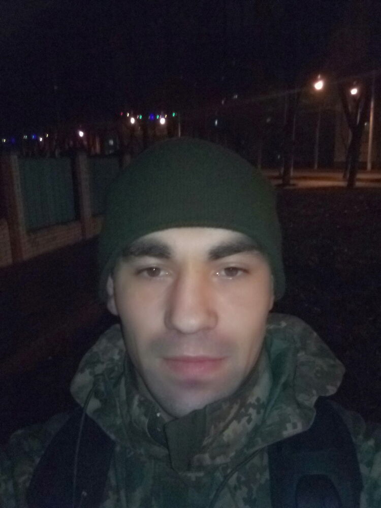  18992027  Maksim, 32 ,    