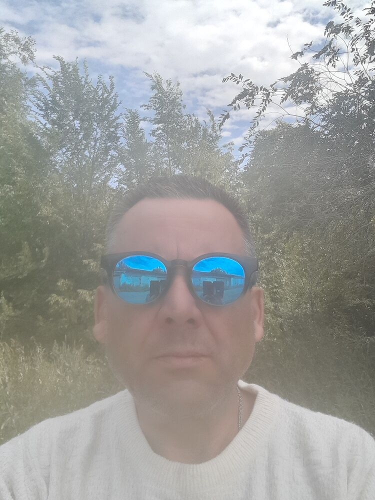  48238567  , 52 ,    