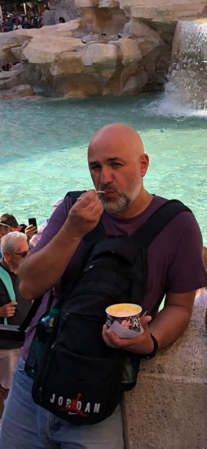  41210117  Irakli, 44 ,    